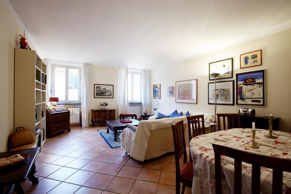 Topazio Levanto Kamer foto